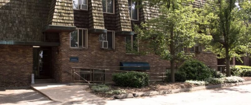 210 Main St in Manchester, CT - Building Photo