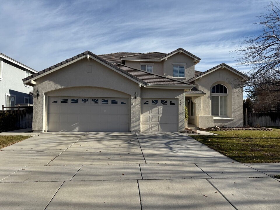 7046 Poco Bueno Cir in Sparks, NV - Building Photo