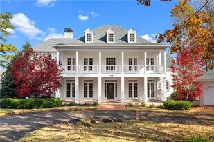 135 Staghound Ct in Alpharetta, GA - Building Photo