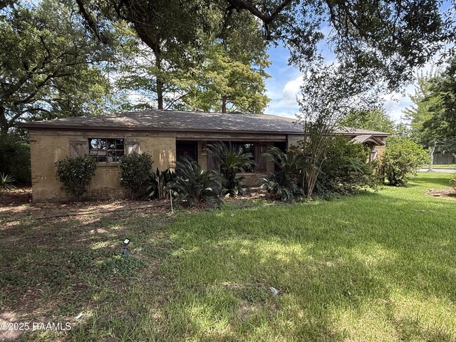 property at 417 E Broussard Rd