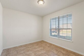 9205 Nickel Creek Dr in Fort Worth, TX - Foto de edificio - Building Photo