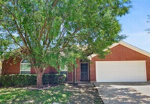8008 Mourning Dove Dr in Arlington, TX - Building Photo