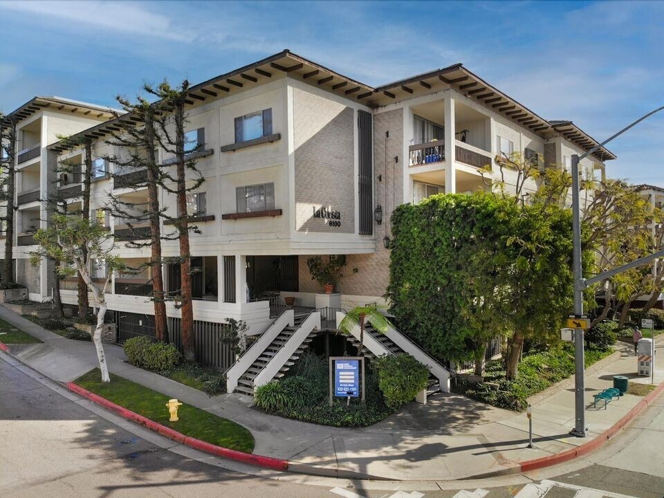 6100 Buckingham Pkwy in Culver City, CA - Building Photo