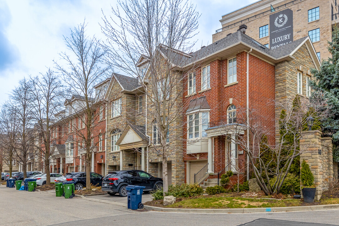 11 Brownstone Ln in Toronto, ON - Building Photo