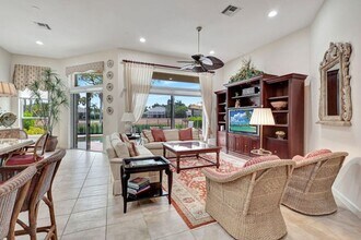 8671 Falcon Green Dr in West Palm Beach, FL - Building Photo - Building Photo