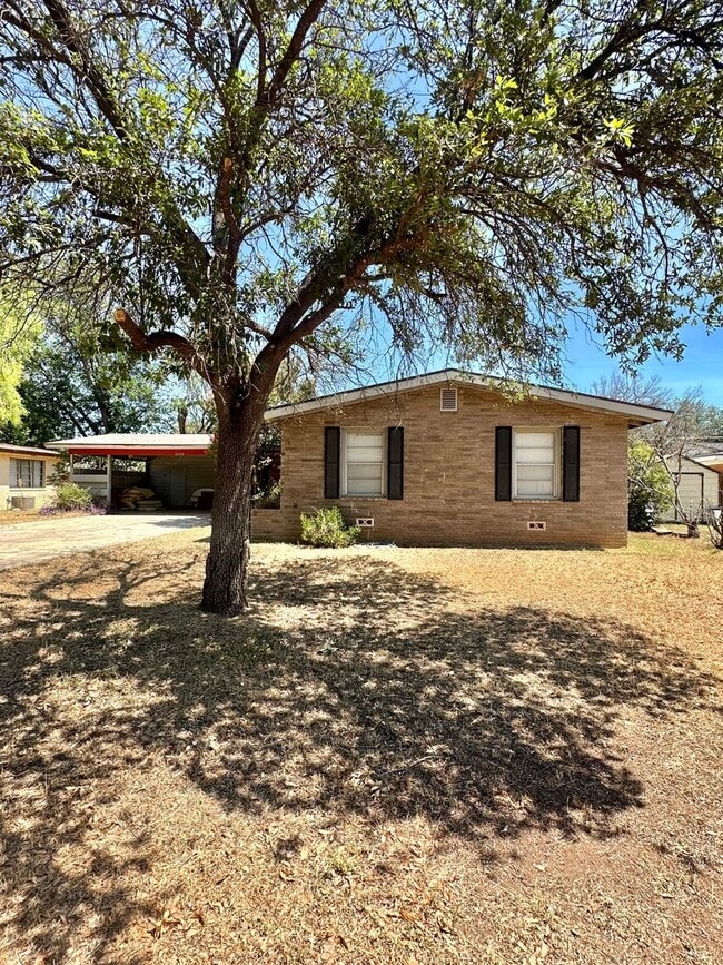 property at 2620 Yale Ave