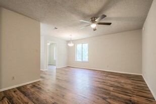 242 W McFarland St in Bells, TX - Building Photo - Building Photo