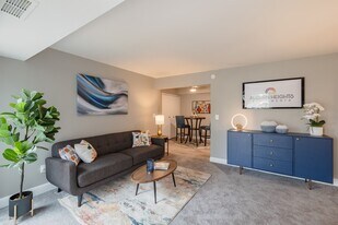 Auburn Heights Apartments in Pontiac, MI - Building Photo