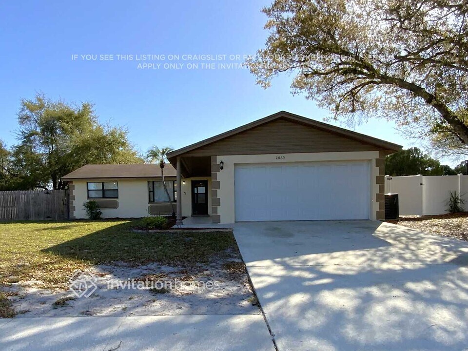 2065 Briarwood St in Dunedin, FL - Building Photo