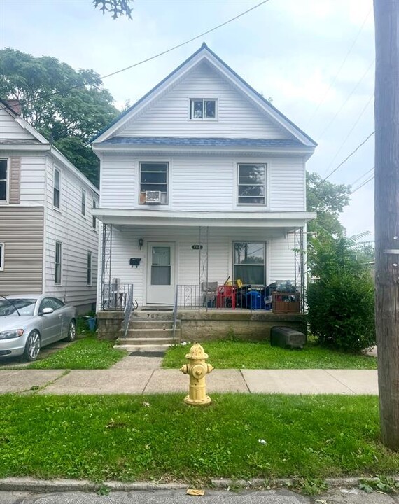 762 E 7th St in Erie, PA - Building Photo