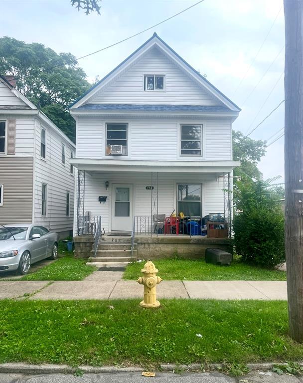 property at 762 E 7th St