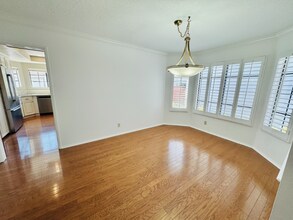 28385 Borgona in Mission Viejo, CA - Foto de edificio - Building Photo