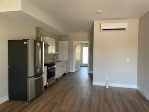 2044 Solstice Lane, Unit #105 in Geneva, NY - Foto de edificio - Building Photo