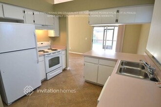 10002 Cedar Dune Dr in Tampa, FL - Building Photo - Building Photo