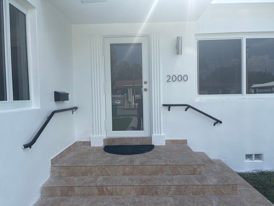 2000 SW 17th St in Miami, FL - Building Photo
