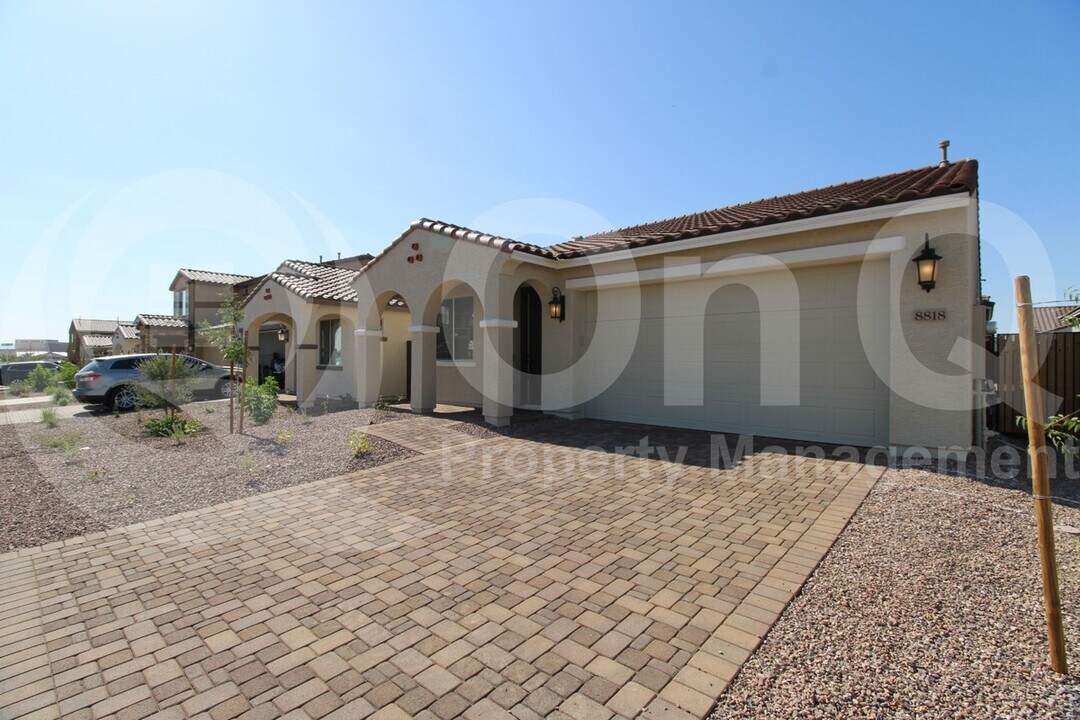 8818 W Pasadena Ave in Glendale, AZ - Building Photo