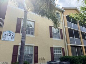 4127 Residence Drive in Ft. Myers, FL - Building Photo