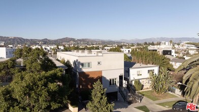 5019 W Maplewood Ave in Los Angeles, CA - Building Photo - Building Photo