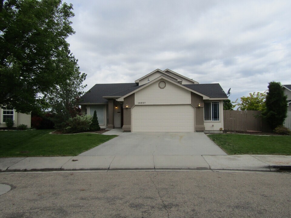 16937 N Denemere Loop in Nampa, ID - Building Photo