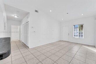 7665 NW 183rd Ter in Hialeah, FL - Building Photo - Building Photo