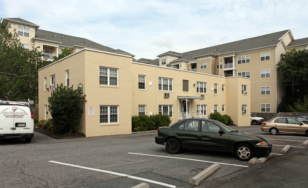 Lynbrooke Apartments in Gaithersburg, MD - Building Photo