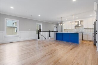 30 Dighton St, Unit 1 in Boston, MA - Foto de edificio - Building Photo