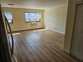 607 W Wrightwood Ave, Unit 614 in Chicago, IL - Building Photo