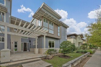 2025 Simond Ave in Austin, TX - Building Photo - Building Photo