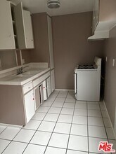 961 S Kenmore Ave in Los Angeles, CA - Building Photo - Building Photo