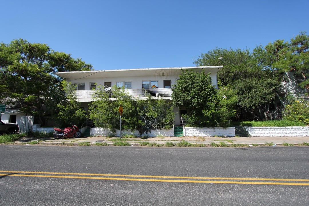 1401 N Water St in Corpus Christi, TX - Foto de edificio