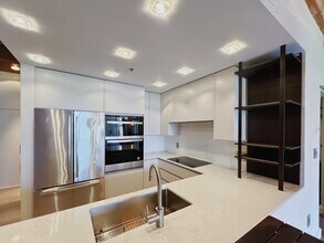 33 Sleeper St in Boston, MA - Building Photo - Building Photo