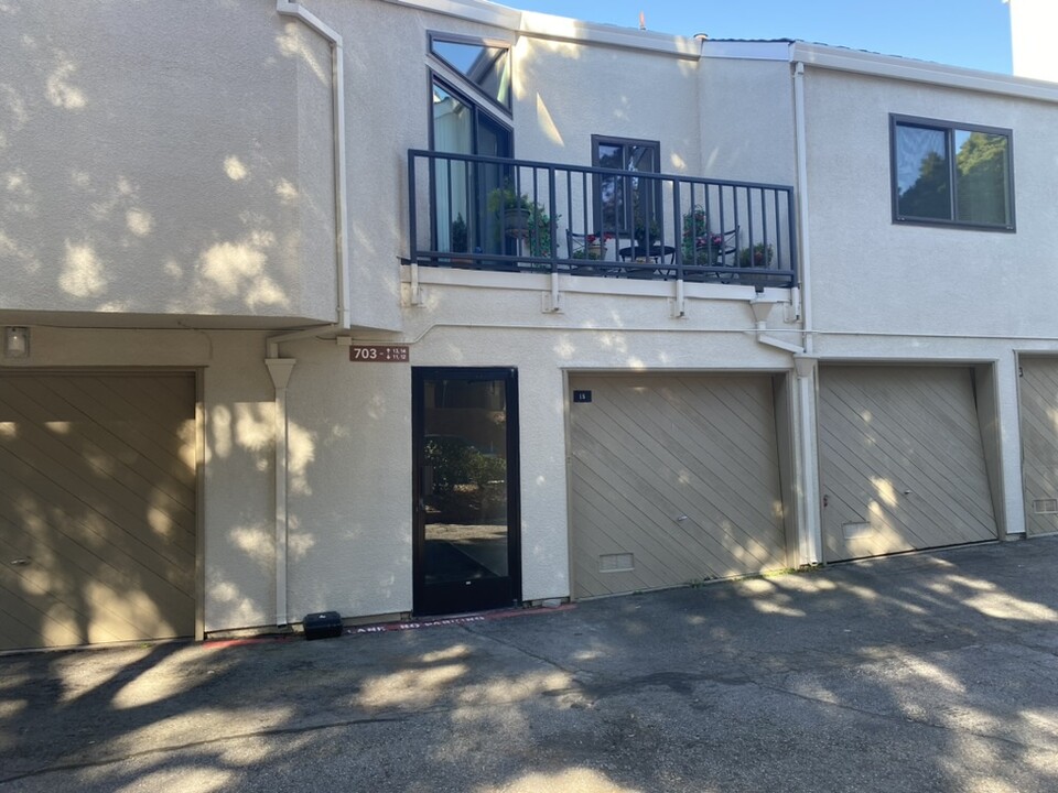 1 Appian Way in South San Francisco, CA - Building Photo