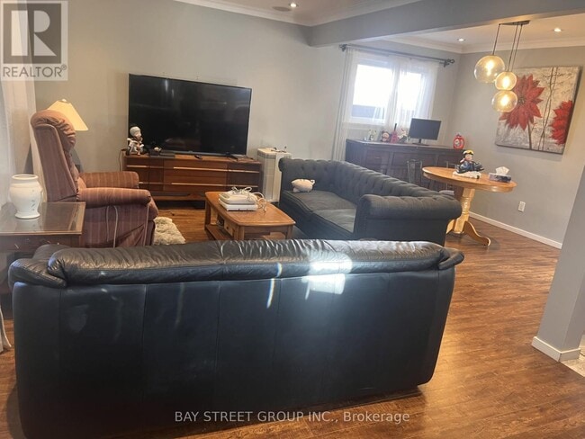 58 Ellendale Dr in Toronto, ON - Building Photo - Building Photo