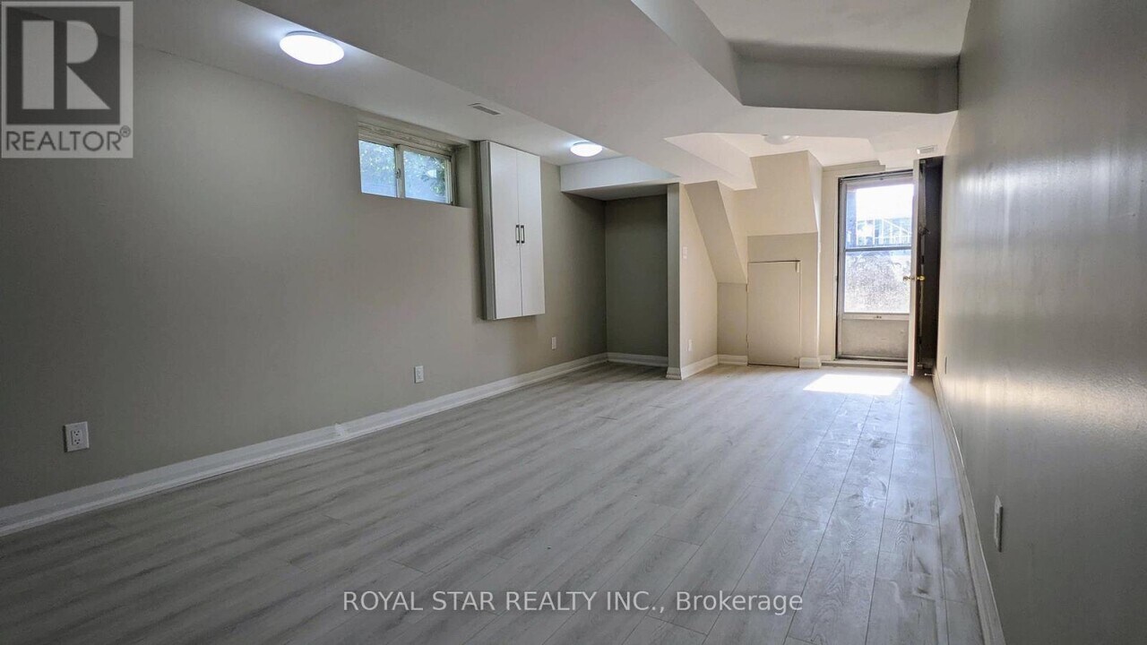 4051 Dunmow Crescent in Mississauga, ON - Building Photo