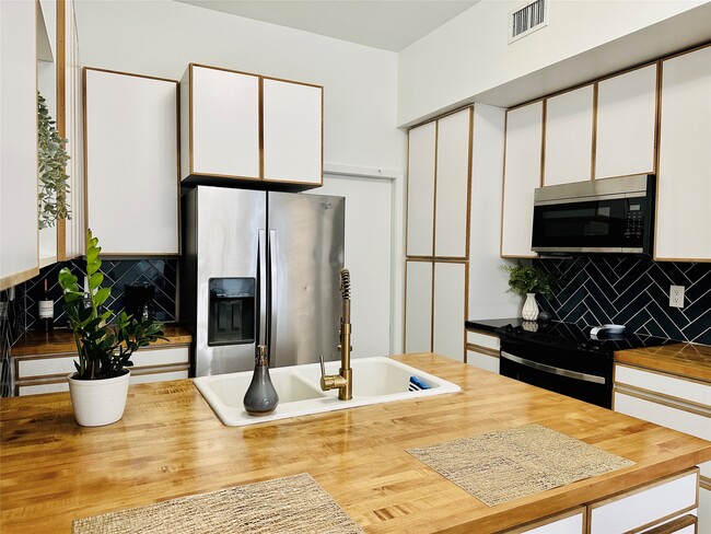 property at 1504 Southmore Blvd