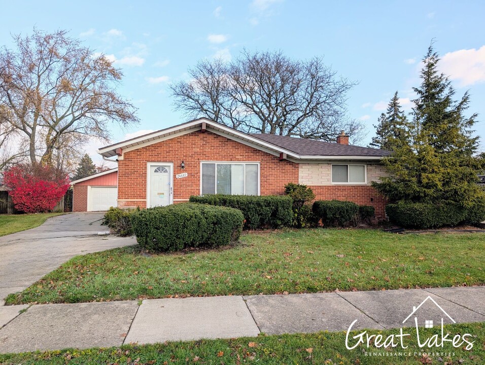 24889 Masch Ave in Warren, MI - Foto de edificio