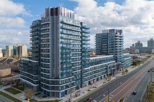 Xpression in Richmond Hill, ON - Building Photo