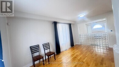 3364 Hayhurst Crescent in Oakville, ON - Building Photo - Building Photo