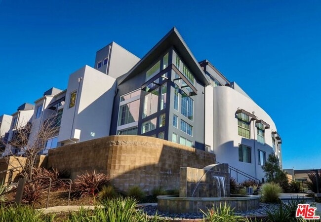 property at 5350 Playa Vista Dr
