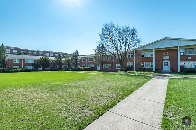 209 Johnson St in Palatine, IL - Building Photo - Building Photo