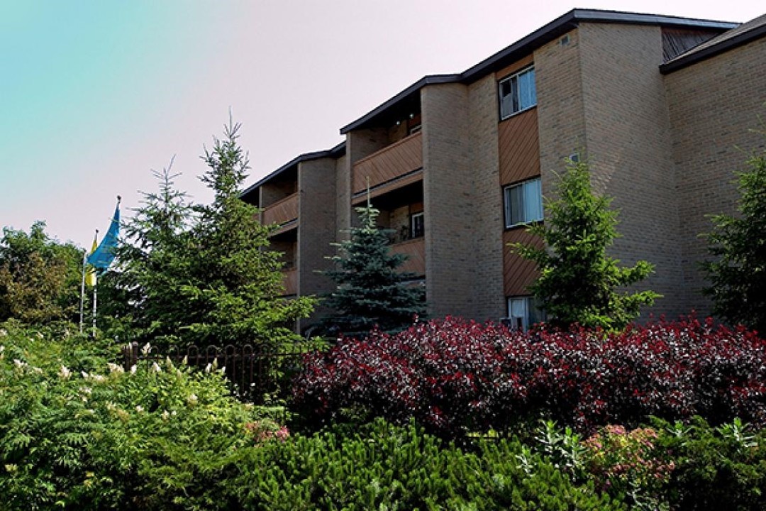 Bayridge Court Apartments in Kingston, ON - Building Photo