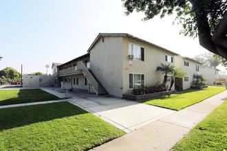 Malden Terrace Apartments in Fullerton, CA - Building Photo - Building Photo