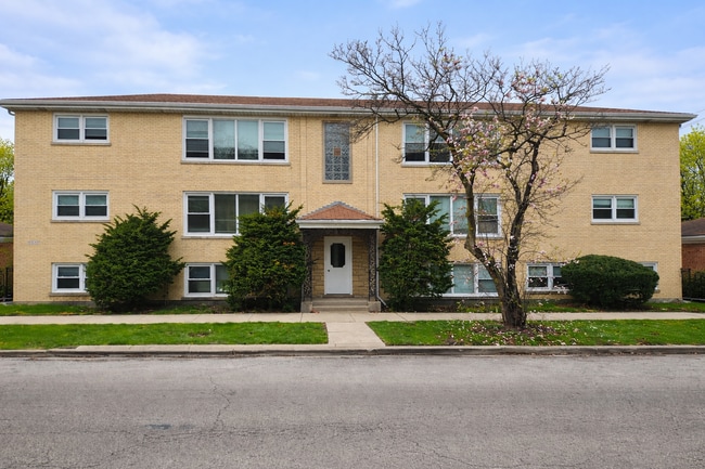5834 W Montrose Ave in Chicago, IL - Building Photo - Building Photo