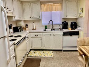 3905 Lake Bayshore Dr in Bradenton, FL - Building Photo - Building Photo