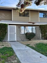 255 E Upjohn Ave in Ridgecrest, CA - Building Photo