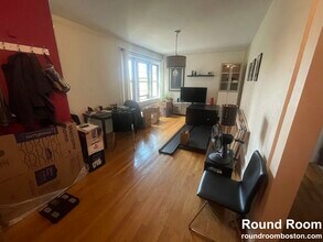 1997 Commonwealth Ave, Unit 33 in Brighton, MA - Foto de edificio - Building Photo