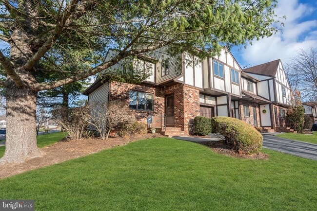 property at 2 Leicester Ln