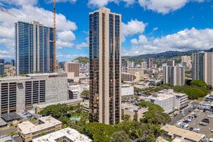 Hale Kaheka in Honolulu, HI - Building Photo