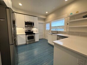 2005 NE 46th Ave in Portland, OR - Building Photo - Building Photo