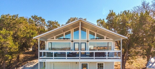 1526 Lakeside Dr W in Canyon Lake, TX - Building Photo - Building Photo